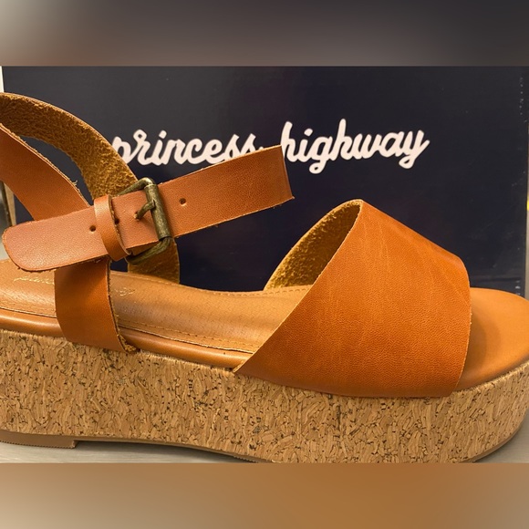 Modcloth Shoes - Woman’s ModCloth Princess Highway. Sandy Point Sandal in Tan size 39 EU 8 1/2 US